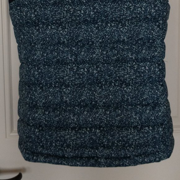 Women's Lole size XS ultra-light weight, packable vest with sac - like new - Picture 11 of 16
